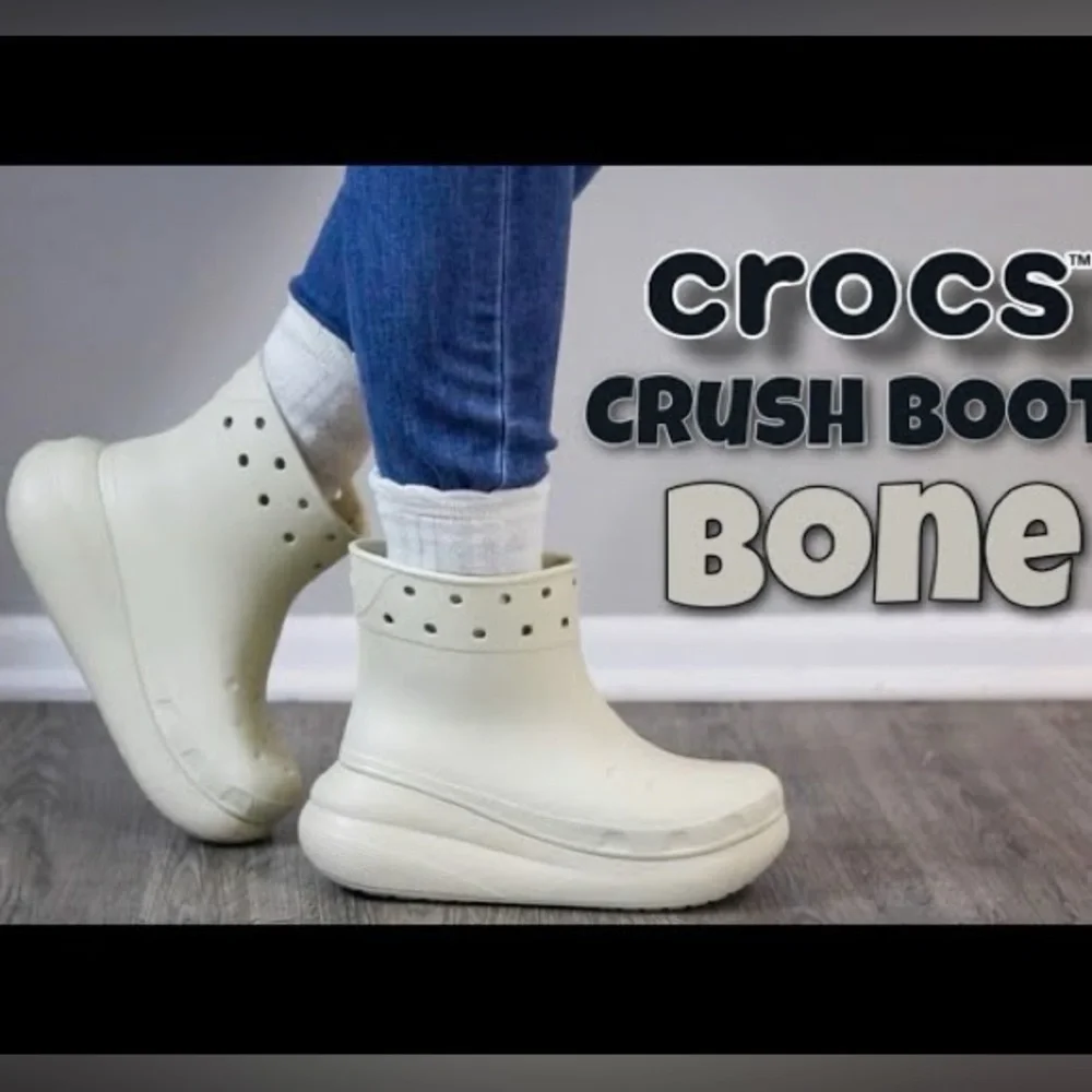 How lovely! Crocs crush platform rain boots in bone size 7